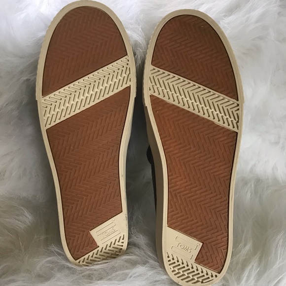 TOMS suede slip on W8 - Picture 2 of 4